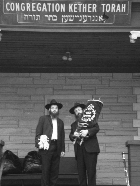 Rabbi Zalman Gurevitz - Chabad Morgantown and Rabbi Moishe Mayir Vogel borrow a sefer Torah for the Federal Prison in Morgantown - Rosh Hashanah 5770
